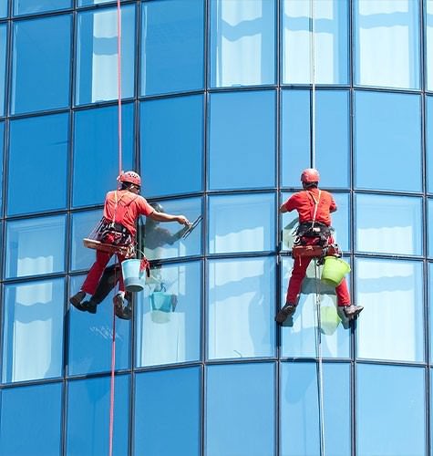 Мытье фасадов промальпинистами в Магадане